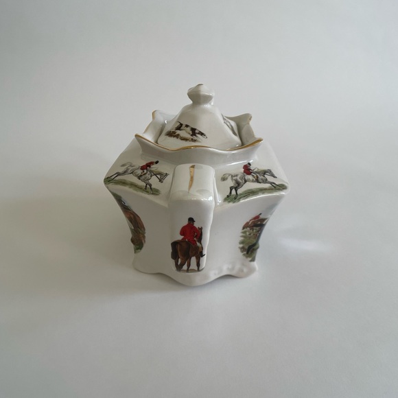 Crownford Giftware Teapot Fox Hunting Scene - Picture 4 of 10